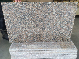 Плитка 600x300 из Западно-Султаевского гранита , фото Купить Плитка 600x300 из Западно-Султаевского гранита в Курске